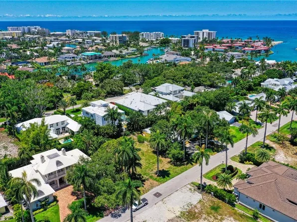 400 Wedge DR, NAPLES, FL 34103