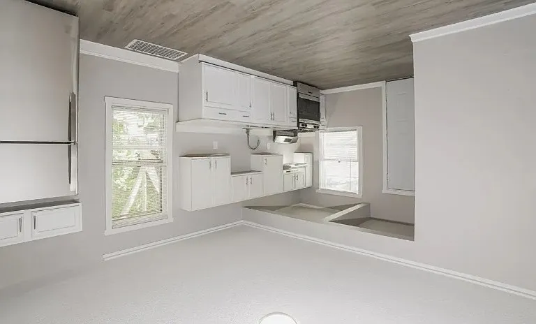412 E Maywood Ave — Photo 4