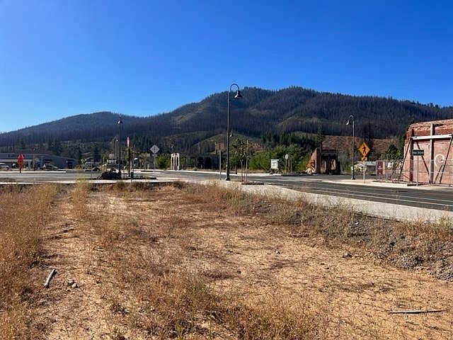 2nd image of 300 Main St