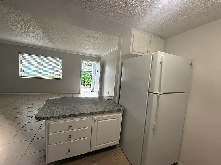 133 Oyster Bay Cir #150 — Photo 8