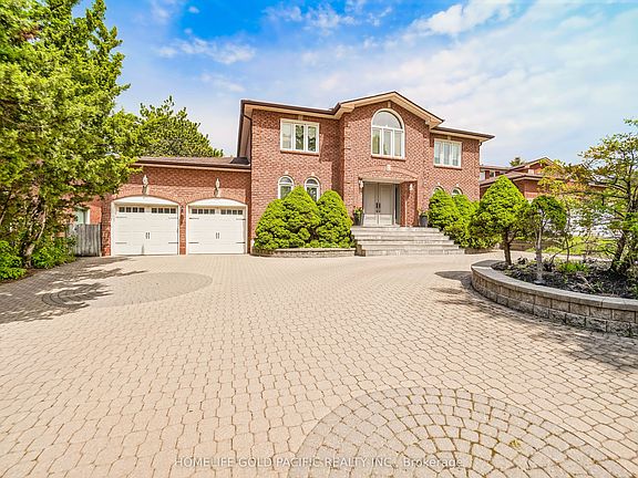 2nd image of 44 Ravenhill Cres