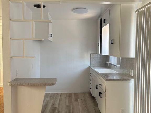 3rd image of 231 Redondo Ave APT 17