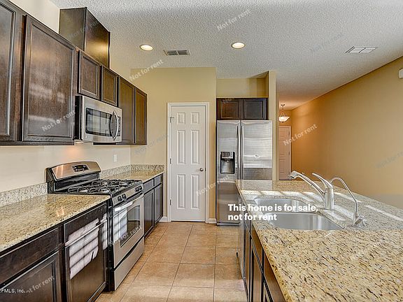 2nd image of 21 Carlson Ct