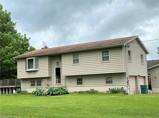 1927 Lola Ln, North East, PA 16428