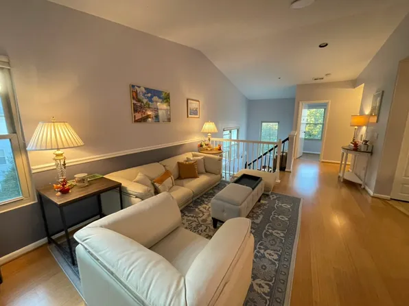40 Sandstone Ct APT L, Annapolis, MD 21403