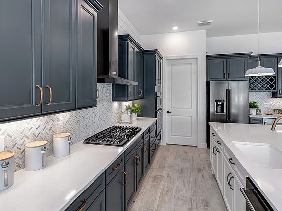 flow-though layout with tons of storage