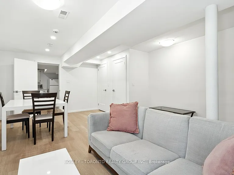 146 Earlscourt Ave #LOWER — Photo 7