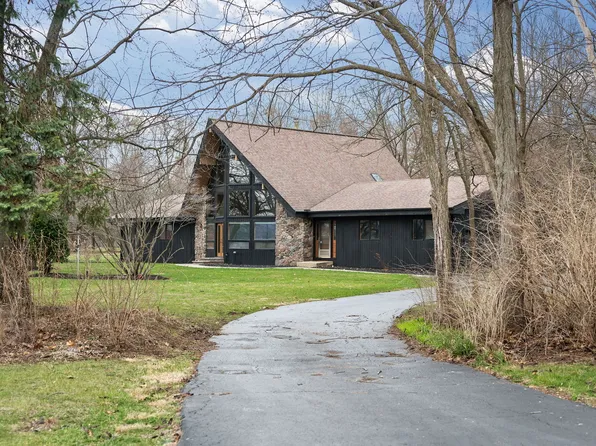 5N584 Dunham Trails Rd, Wayne, IL 60184
