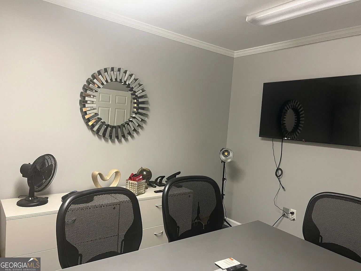 Studio, $3,000 — Photo 1