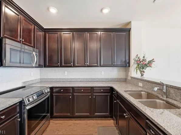 1424 Hudson Cir, Highland Park Boro, NJ 08904
