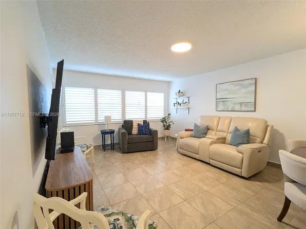 330 SE 2nd St APT 102E, Hallandale Beach, FL 33009