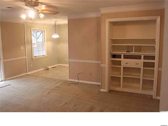 2nd image of 318 Cumberland Dr SE