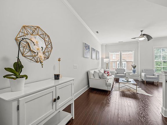 3rd image of 3604 Julia Ln