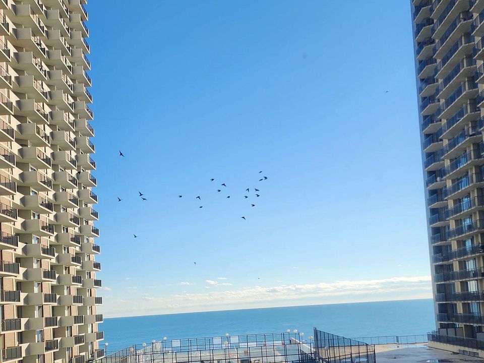 The view from the Livingroom/Bedroom windows facing Sheridan Rd - Lake Michigan