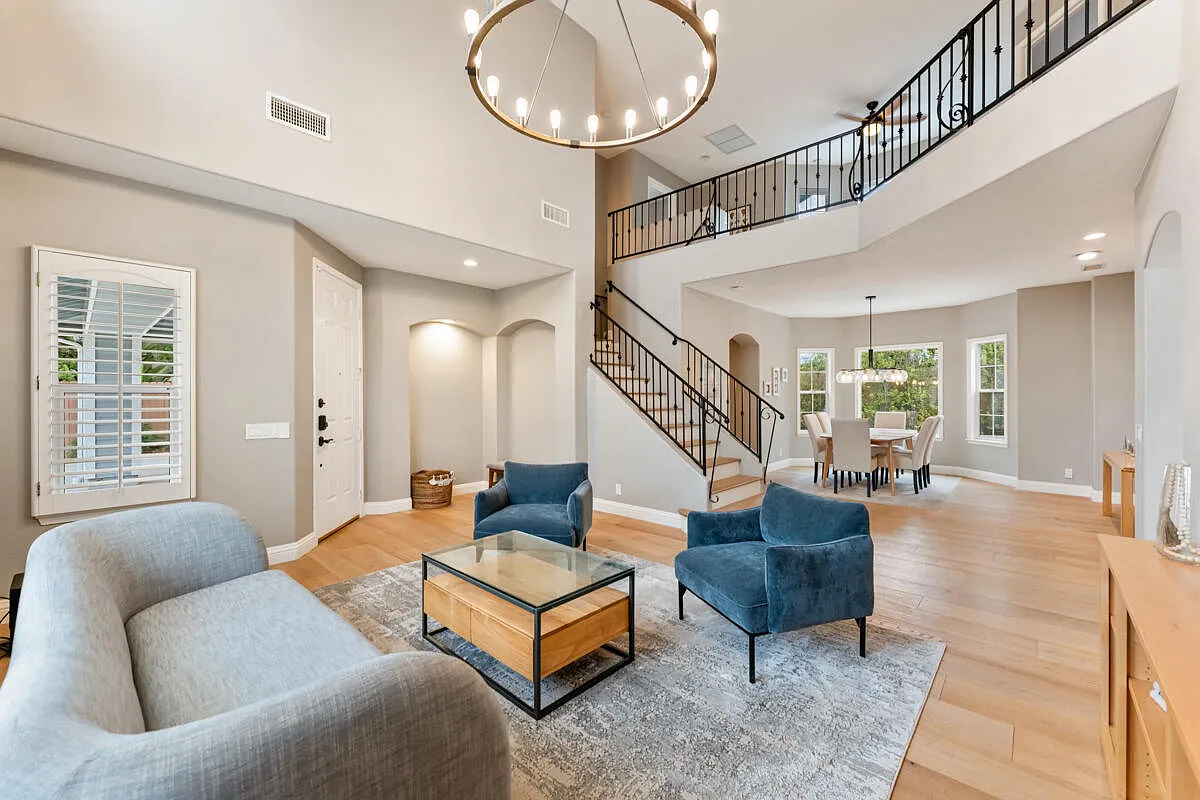 3 bed, 2.5 bath, 2474 sqft, $8,000 — Photo 4