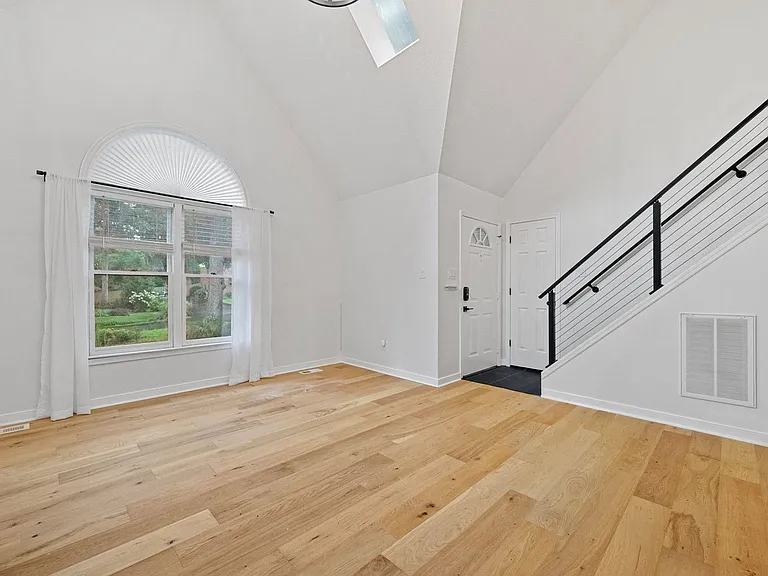 6608 Wexford Ln — Photo 2