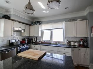 3237 E Scarborough Rd, Cleveland Heights, OH 44118