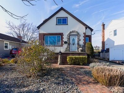 94 Alhambra Road, Massapequa, NY, 11758