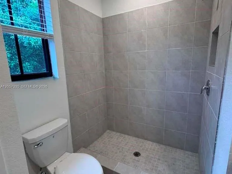 270 NE 12th St #270 — Photo 7