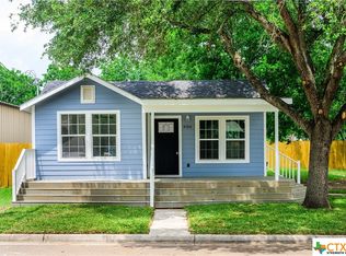 906 E Sabine St, Victoria, TX 77901