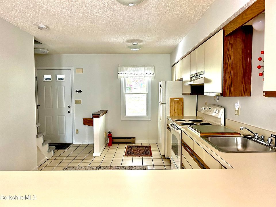 880 East St, Lee, MA 01238 Zillow