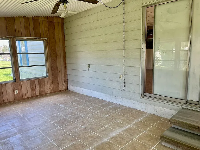 413 Pine Tree Ln — Photo 15