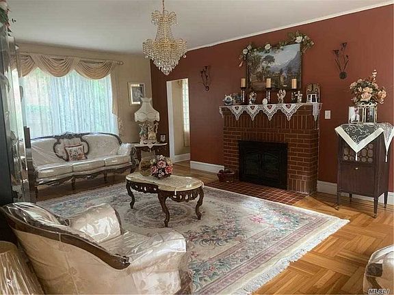 3rd image of 243-11 Thornhill Ave