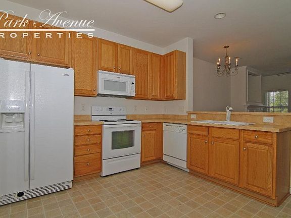 4th image of 8408 Summerglen Cres