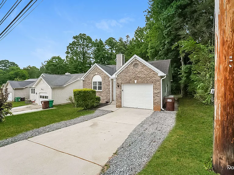 308 Lindale Dr — Photo 2