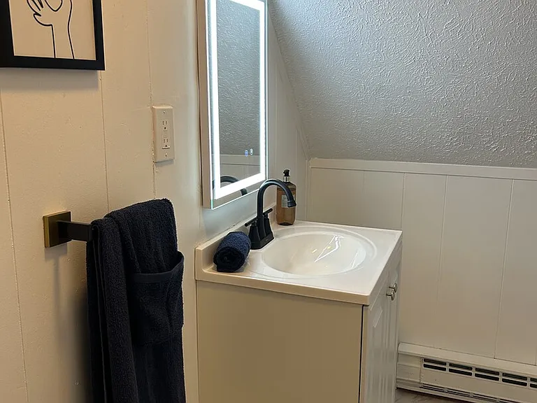 Cayuga Dr — Photo 10