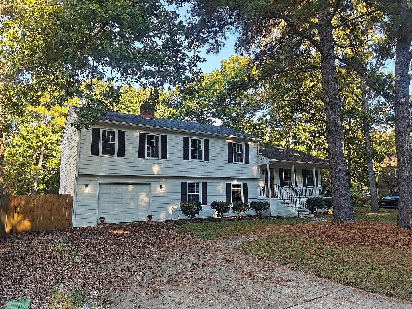 4 bedroom home in South Chesterfield — Photo 1