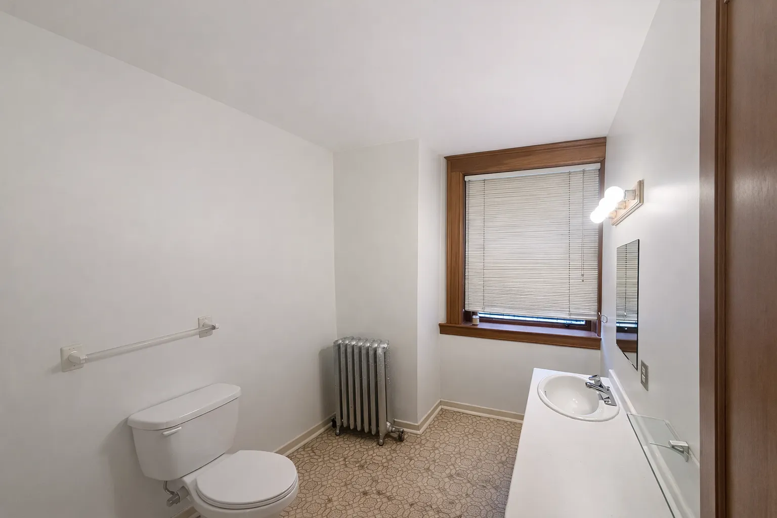 335 Summit Ave — Photo 2