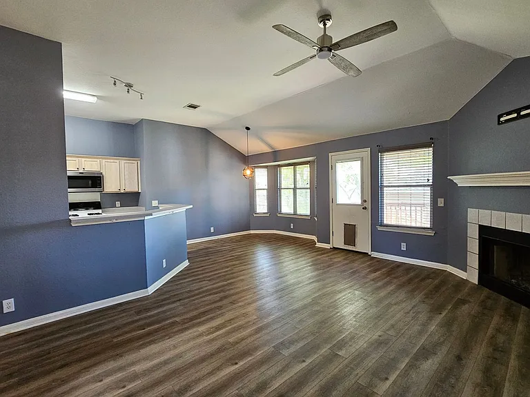 1505 Muledeer Run — Photo 9