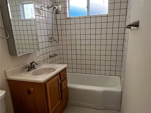 5th image of 809 N Maria Ave