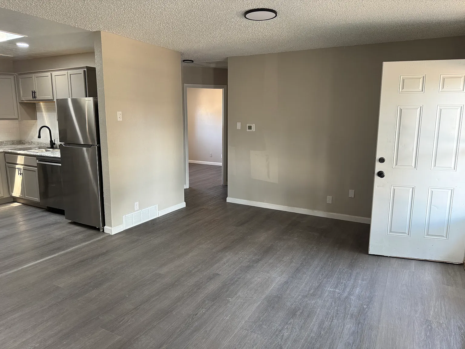 4 bed, 1400 sqft, $1,995 — Photo 2