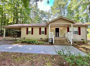 693 Presley Creek Dr, Heathsville, VA 22473