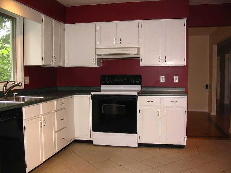 2nd image of 48 CLOVERFIELD Drive