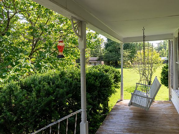 5th image of 200 Crestview Dr