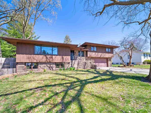 1901 13th St, Coralville, IA 52241