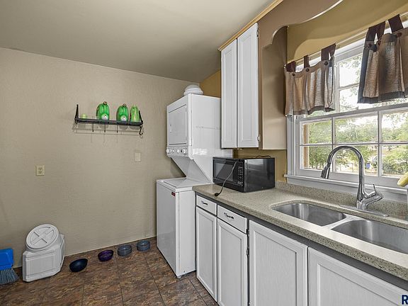 3rd image of 305 Saint Andrew St