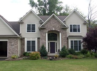 611 Hosta Cir, Webster, NY 14580