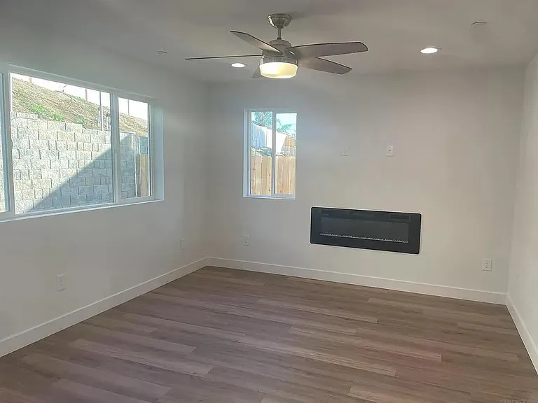 C Ave — Photo 4