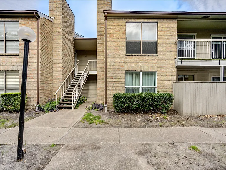 2120 Wilcrest Dr #226 — Photo 3