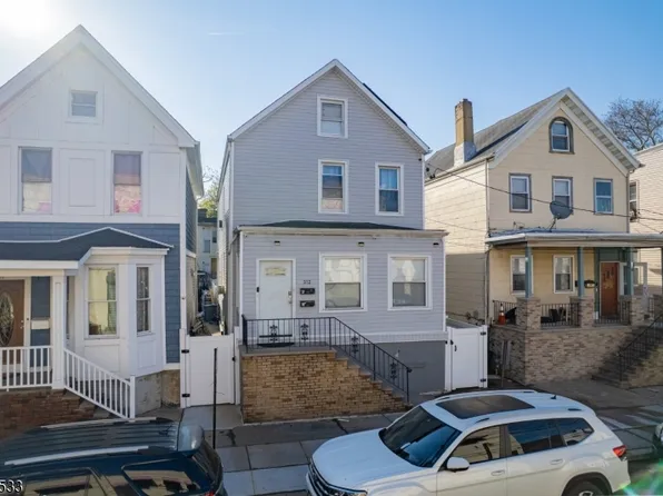 312 S Spring St, Elizabeth City, NJ 07201