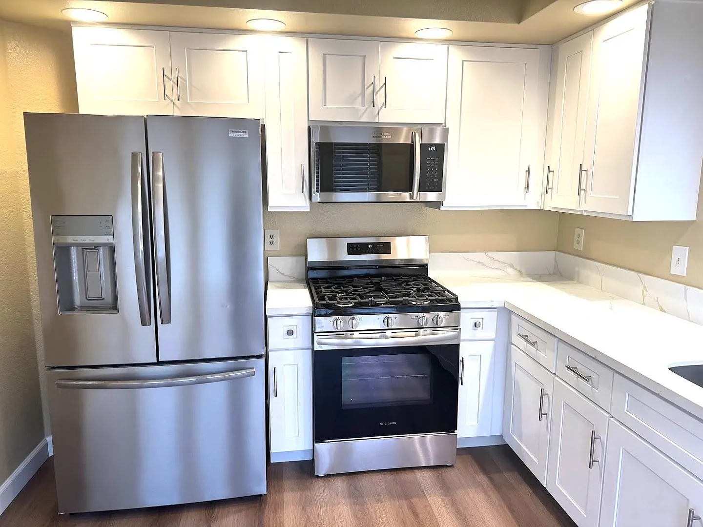 11968 Maple Leaf Ln Fontana 92337 (4 Bed / 2 Bath) — Photo 4