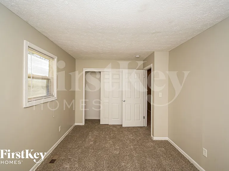 4601 N Richardt Ave — Photo 14