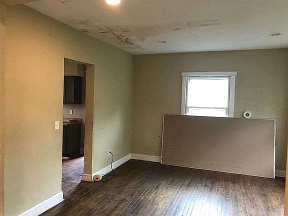 5th image of 225 N Hinkley Ave