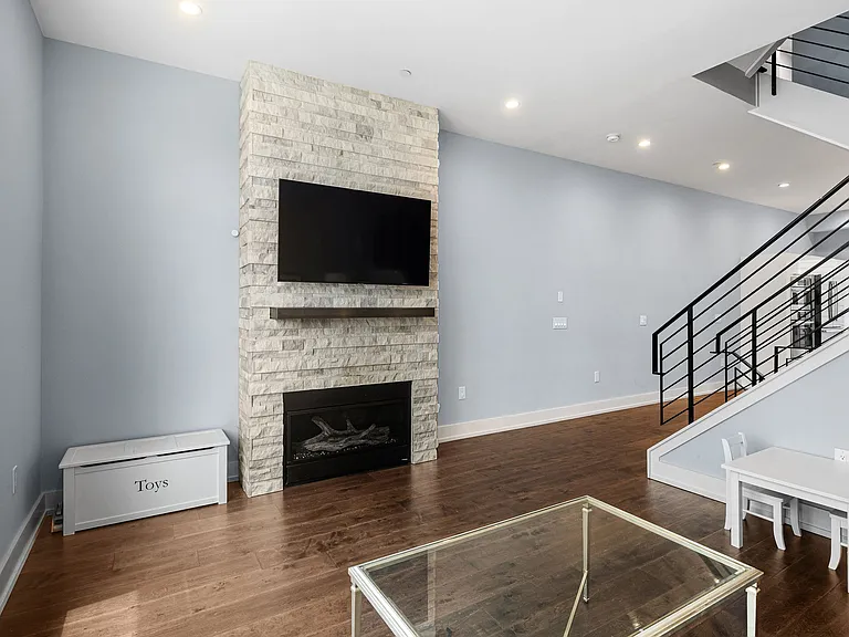 602 N 5th St #2 — Photo 10