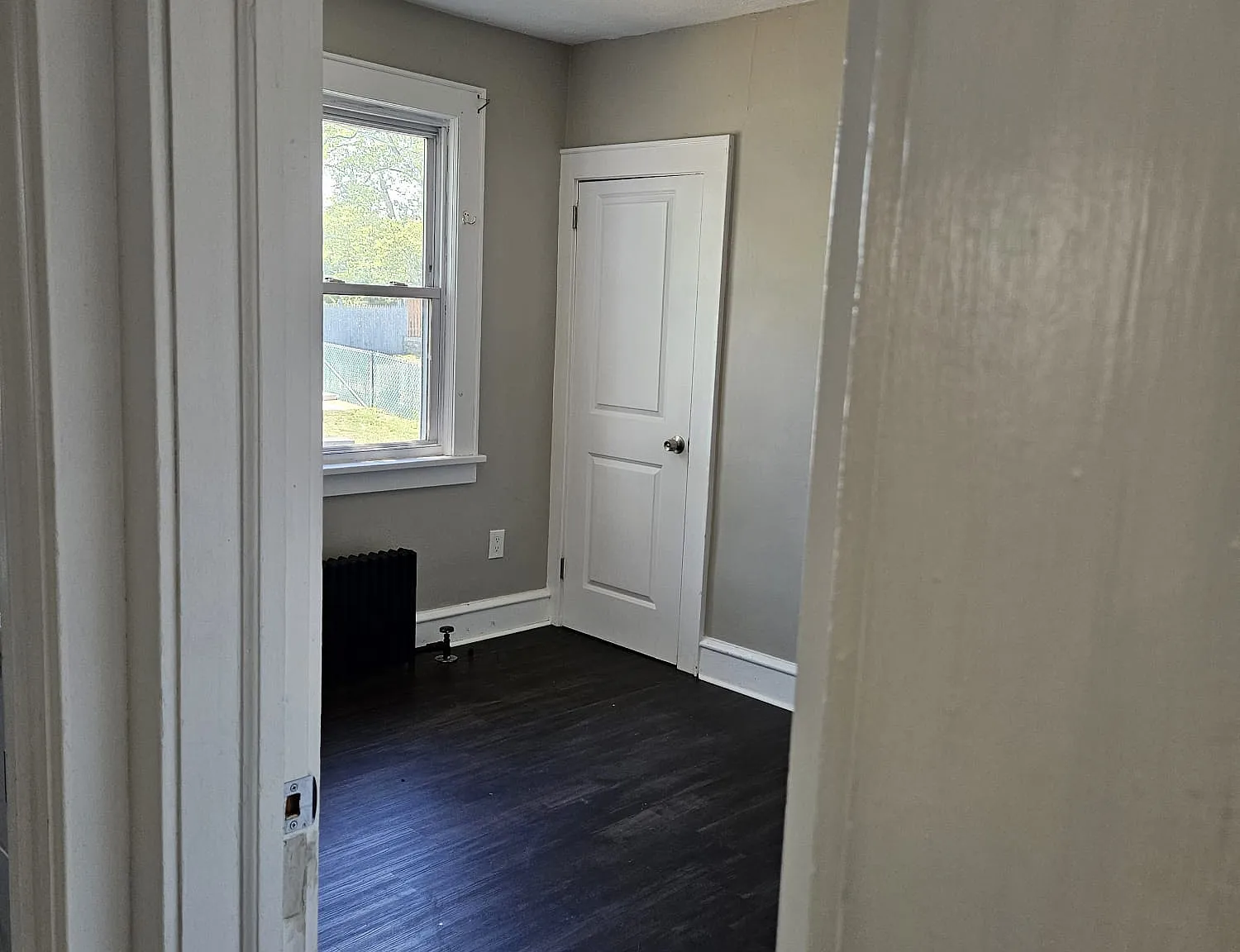 3 bed, 1150 sqft, $2,400 — Photo 3