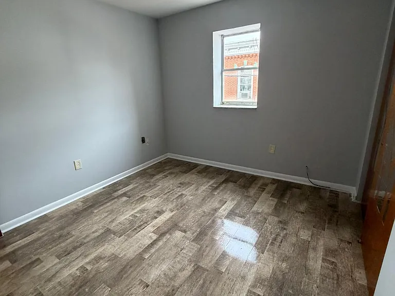 2327-2327 S Alder St #2 — Photo 4